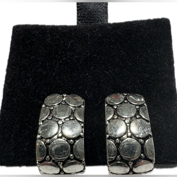 Vintage Clip On Earrings Pebble Engravings Textured Silver Tone Half Hoops - Picture 1 of 4